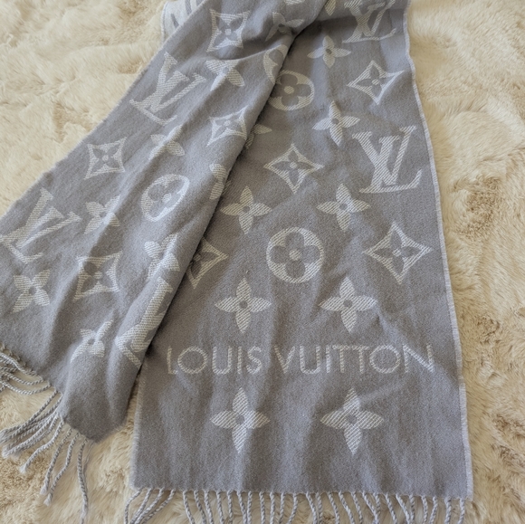 Louis Vuitton Scarf - Picture 3 of 6